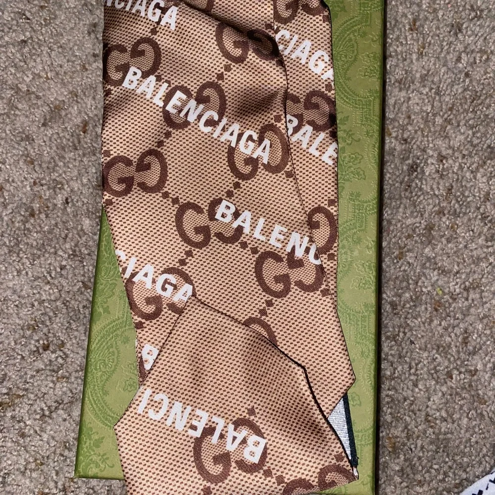 Gucci Balenciaga Scarf - Picture 4 of 4